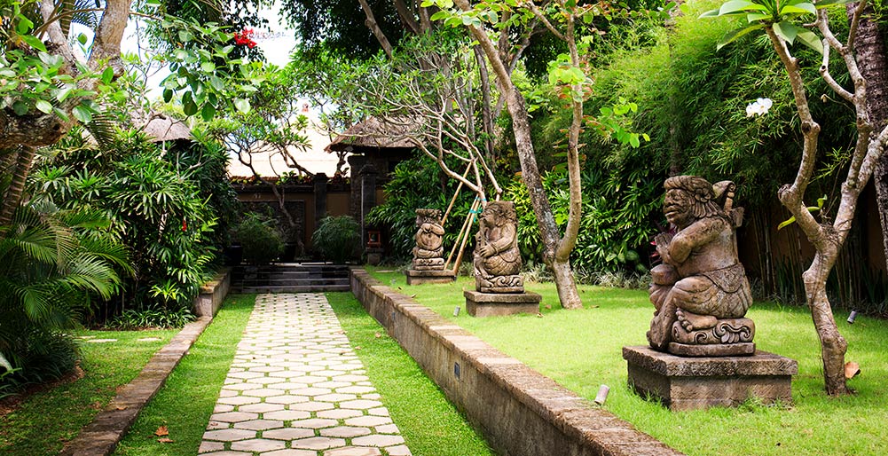 Villa Maridadi - Walkway through paradise